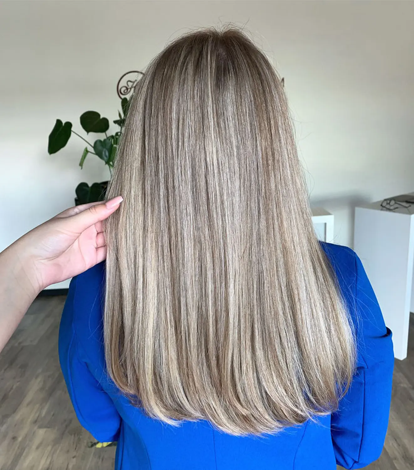 HAAR-SCHARF - Friseursalon - Haarfarbe, Haarglättung