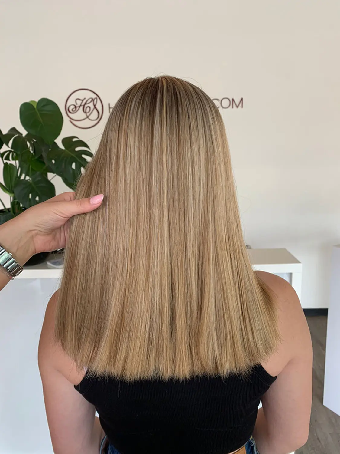 HAAR-SCHARF - Friseursalon - Haarfarbe, Haarglättung