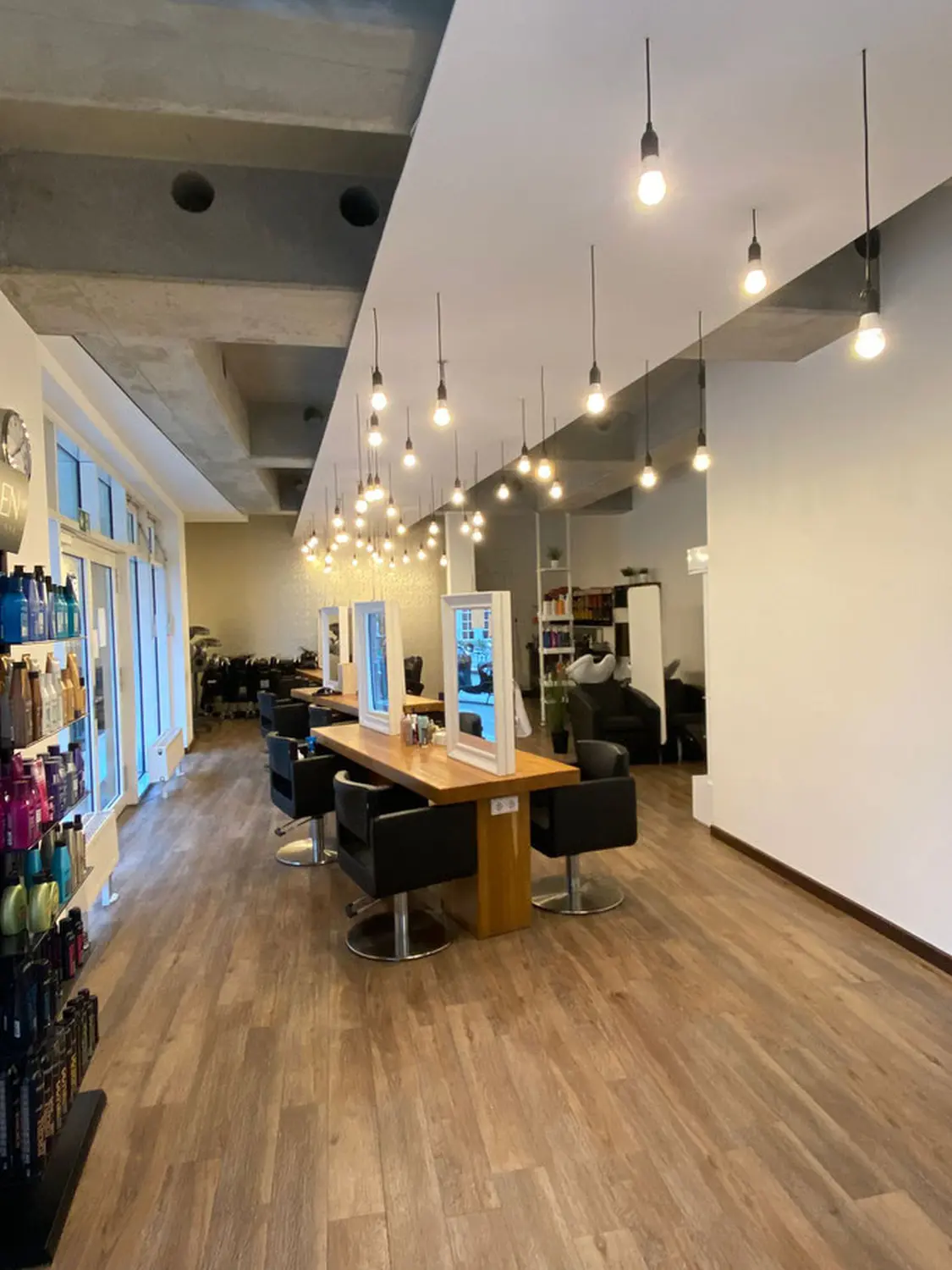 HAAR-SCHARF - Friseursalon - Studio